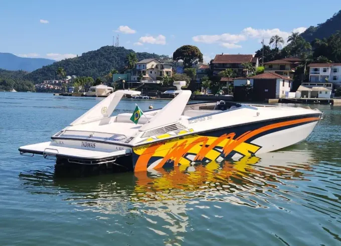 38-foot speedboat to discover Angra dos Reis
