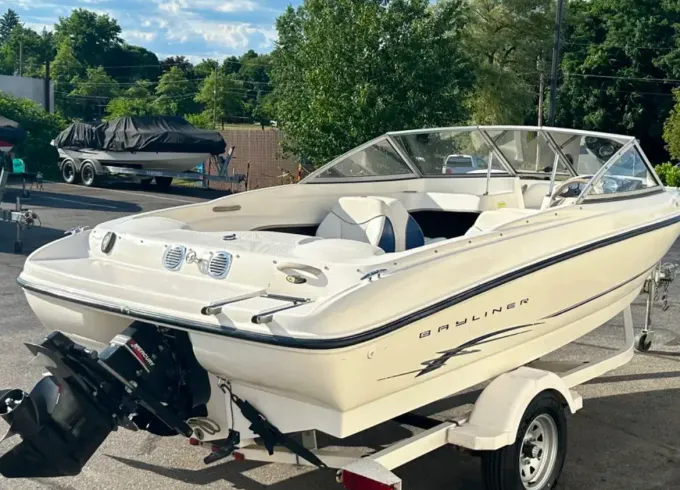 17’Bayliner Bow rider-Summer Fun☀️