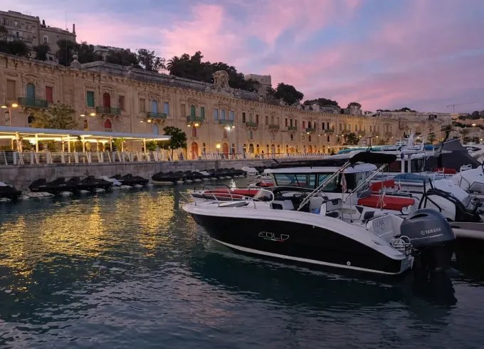 Exclusive Private Boat Charter to the best Hidden Coves
