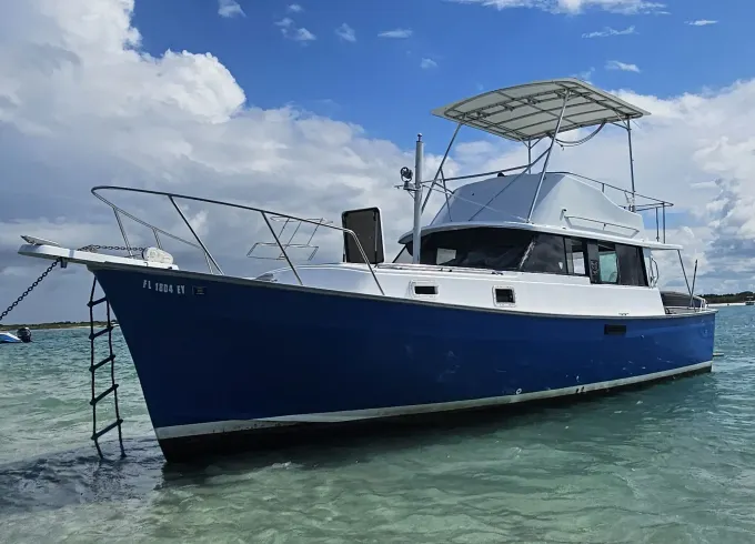 Classic 1979 Mainship Trawler guided river cruise adventure