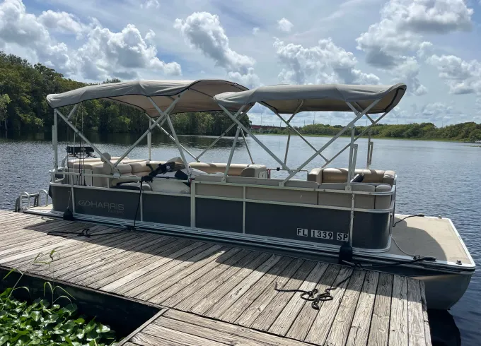 10 Passenger Pontoon Springs swimming/river fishing (Blue Springs/Silver Glenn)