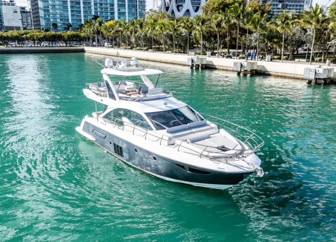 52' Azimut Flybridge 2020 for Charter in Miami Florida