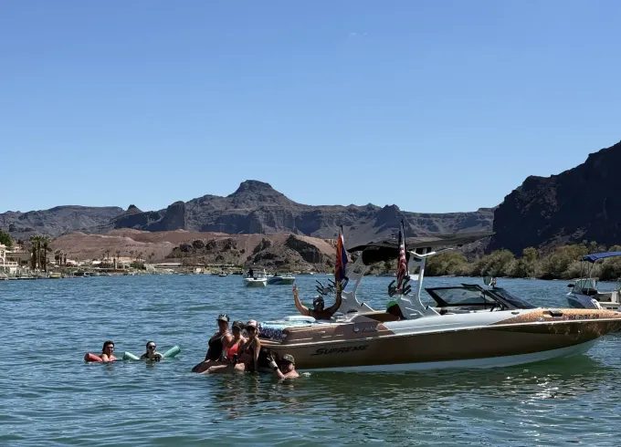 Supreme S238 Surf/Wake boat Charter with Captain - Saguaro or Canyon Lake