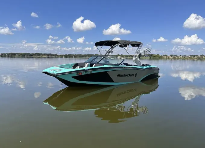 Luxury MasterCraft Cruise with Captain