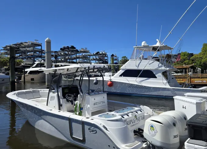 Beautiful 28 foot Center Console