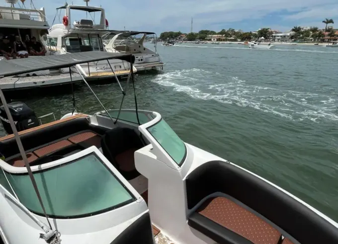 21ft Real Motor Yacht Rental in Arraial do Cabo, Rio de Janeiro, Brazil