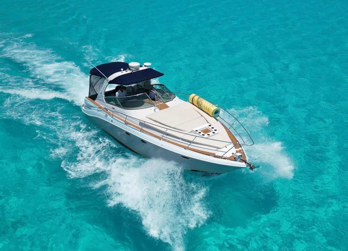 35ft Four Winns for Snorkel Trips | Cancún/ Isla Mujeres