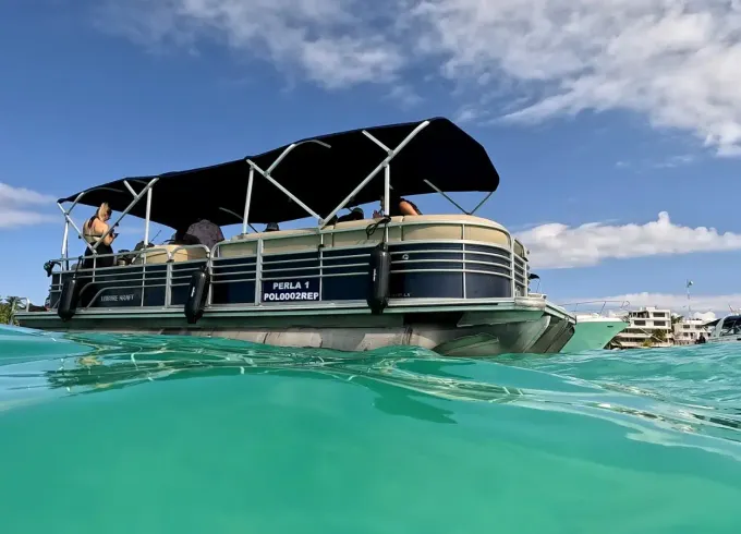 28 Feet Party Cruiser in the Cancun-Isla Mujeres Area!