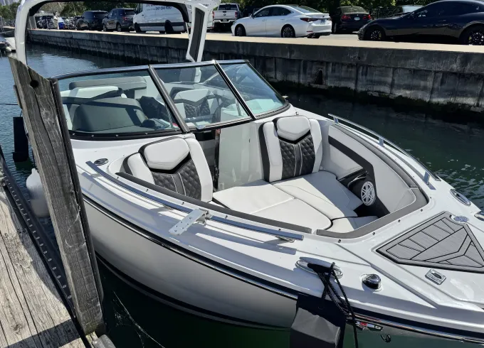 Luxury on the Lakefront | Playpen | Chicago River | 25' Monterey Captained Boat