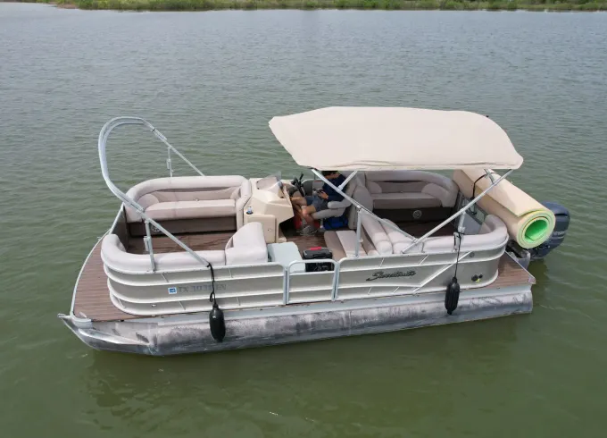 12 Person 24' Tritoon with 150hp motor on Lake Lewisville Texas (Free Lily Pad!)