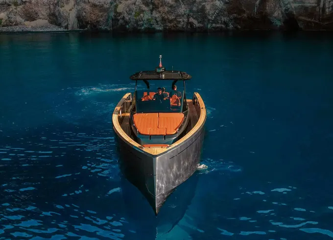 Luxury Yacht Charter Experience: 46ft Hermes Pardo Black Yacht