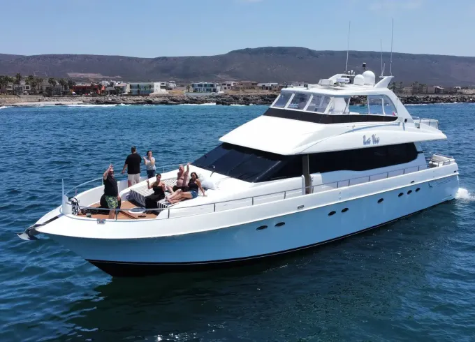 Manhattan Beach - 84ft Lazzara Super Luxury Yacht Charter