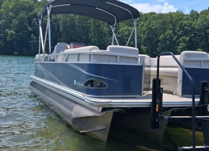 Avalon Tritoon 140hp for Rent on Lake Lanier