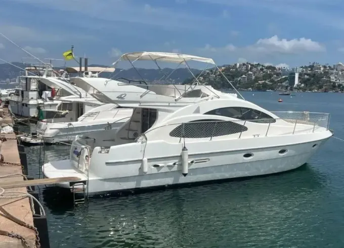 Azimut 42ft Yacht Charter in Acapulco - accommodate 15 guests