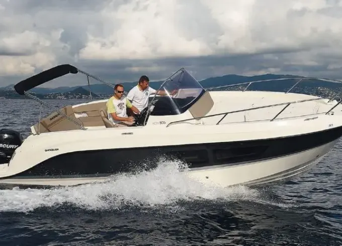 Quicksilver Activ 805 Sundeck for Comfort in Illes Balears