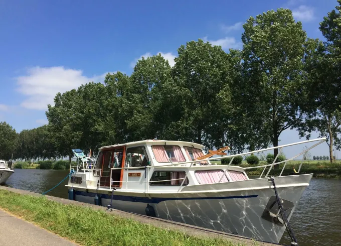 Palan C 950 (Kloek) ideal for family cruising on the dutch canals