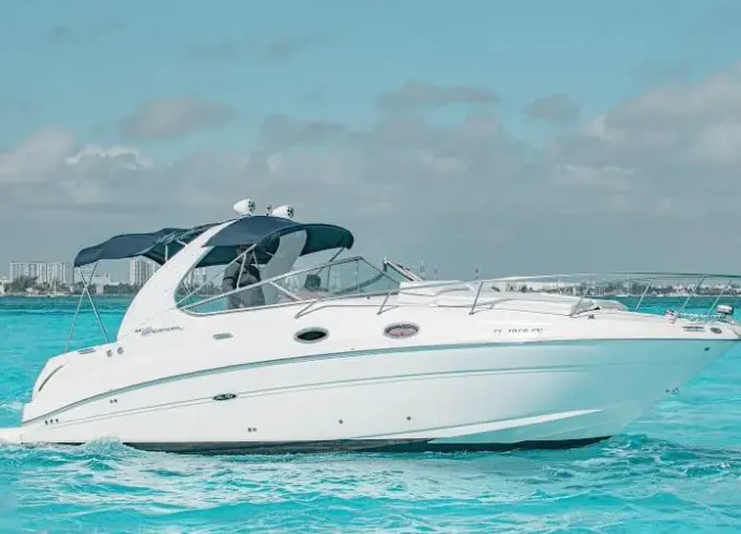Pretty 32ft Sea Ray Sundancer Yacht in Cancun
