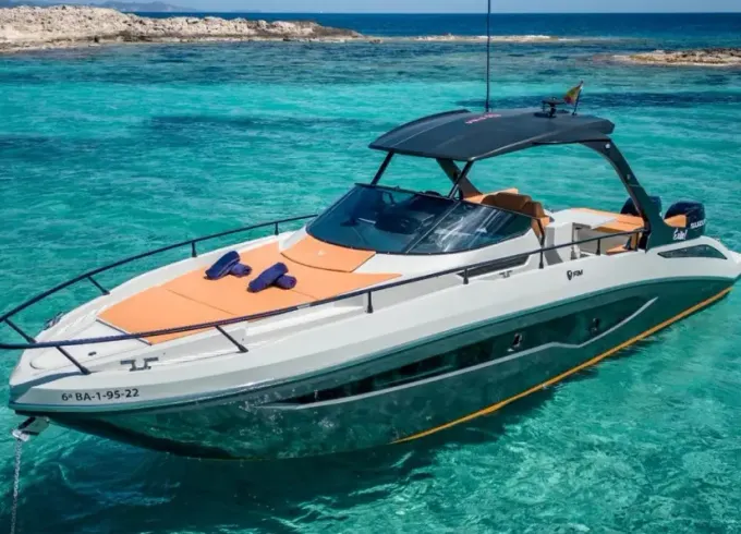 34ft FIM "Regina" Motor Yacht Rental in Eivissa, Illes Balears