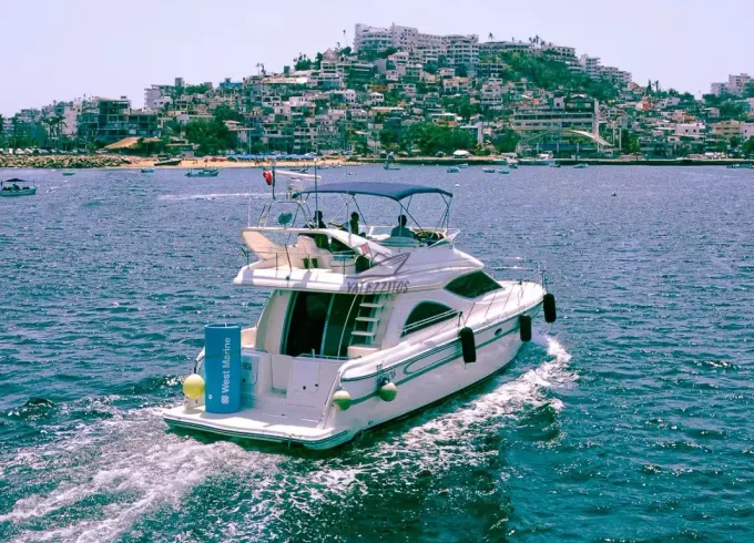 Luxury Maxum 48 ft Yacht in Acapulco de Juárez, Guerrero
