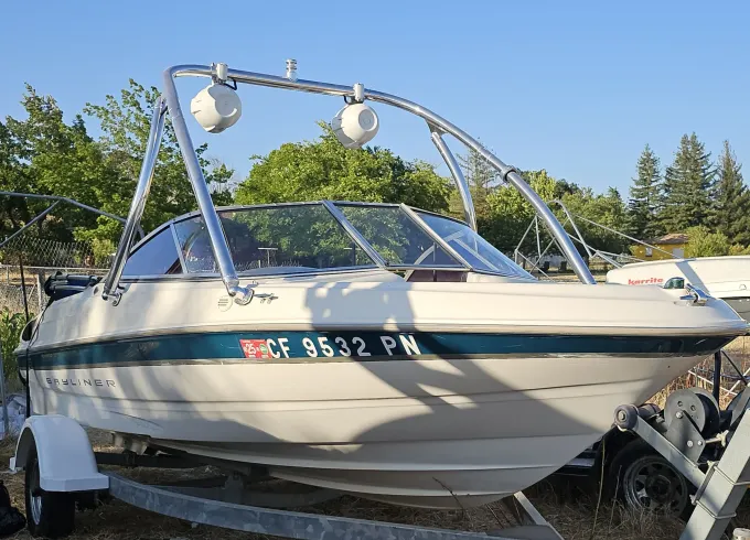 18' Bayliner Boat Rental