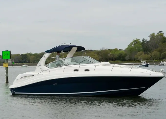 36ft Sea Ray Sedan Bridge Yacht in Cartagena, Colombia
