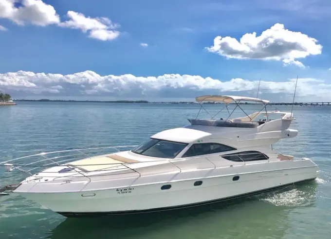 55’ Azimut Yacht Rental in Miami, Florida - Up to 13 people! Lets Party!