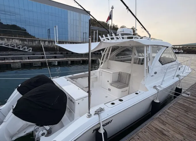 Luxury Meets Power: Pursuit OS 325 Powerboat Ready for Adventure in Panama City