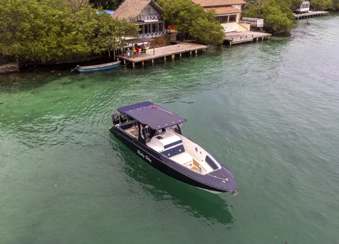 Center Console 41 ft located in Cartagena Colombia - 20 PAX