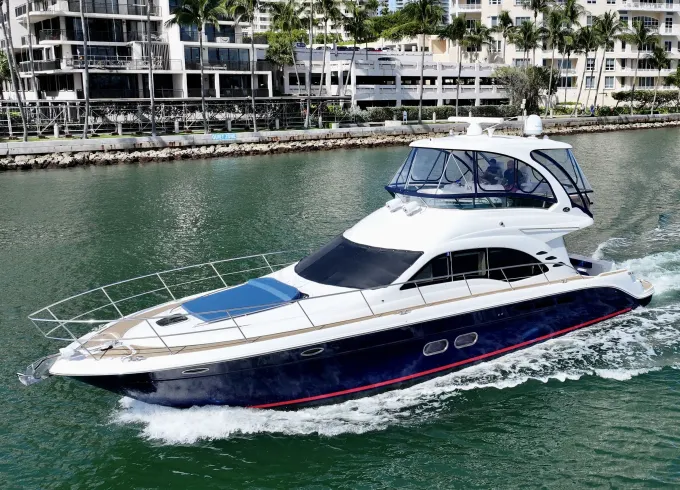 60ft Luxury Yacht Charter Experience in Miami | 13 People