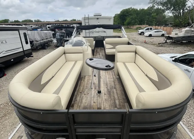 25ft Crest Pontoon Rental in Lewisville, Texas