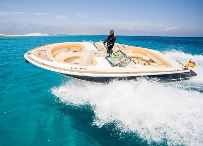 28ft "Yootopia" Chris Craft Luxury Charter for 9 Guests