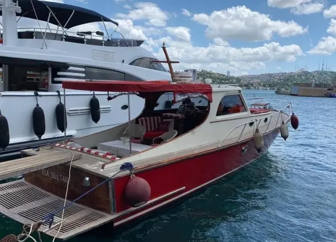 Istanbul Bosphorus Tours with Local Captains | 30ft Yacht