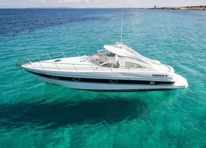 Open Yacht Pershing 37 in Ibiza