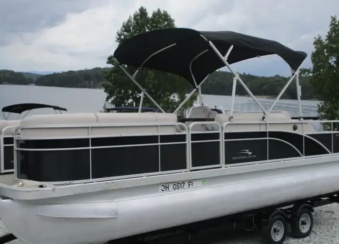 Bennington SSLDX Pontoon on Beautiful Lake Martin
