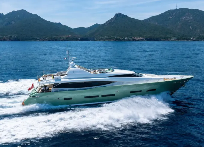 95ft Peri Mega Yacht in Saint Martin