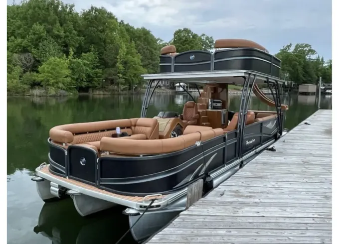31’ Double Decker Pontoon with Water Slide on Lake Norman
