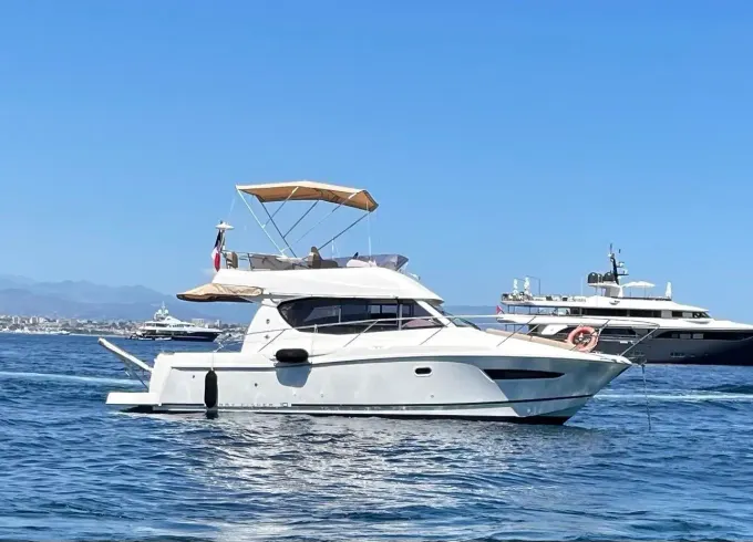 Discover the French Riviera by Private Yacht 34' Jeanneau Merry Fisher 10 Fly
