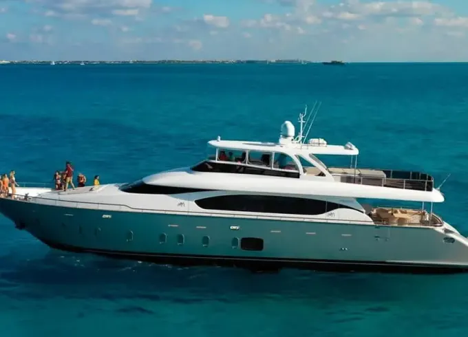 Impeccable Maiora 100' with Jacuzzi and 4 Cabins. Liveaboard Riviera Maya