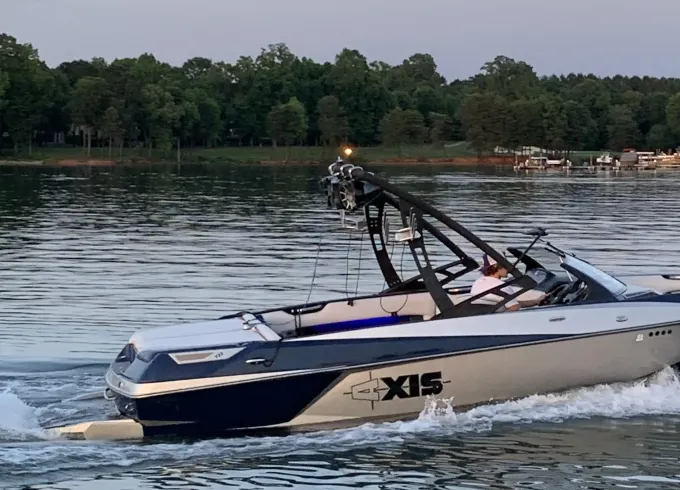 Enjoy the lake with this awesome boat