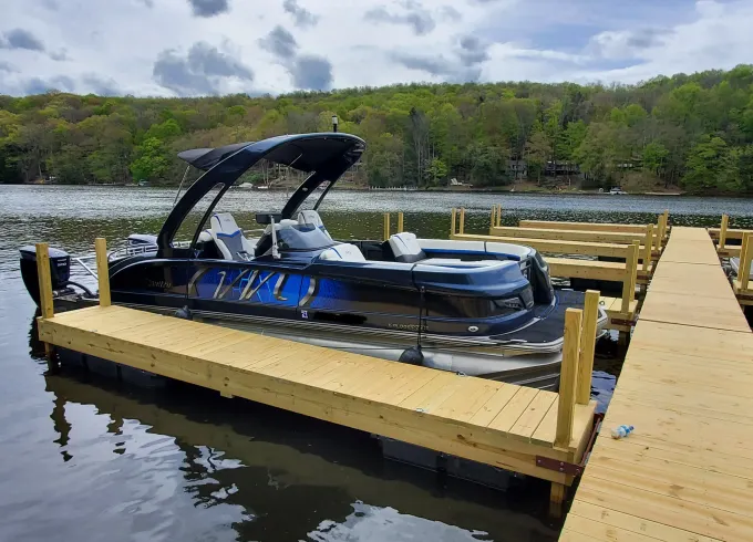 25' Manitou Xplode XT 2x300HP Pontoon Rental in Lake Wallenpaupack Pennsylvania