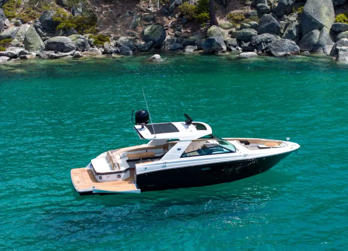 SeaRay 400 SLX Motor Yacht -Luxury, Comfort and Performance.