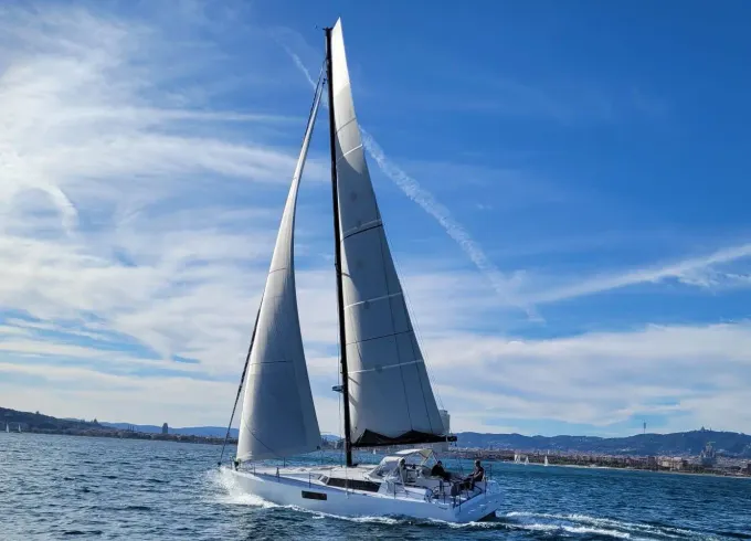 Rent a brand new POGO 44 Racer / Cruiser