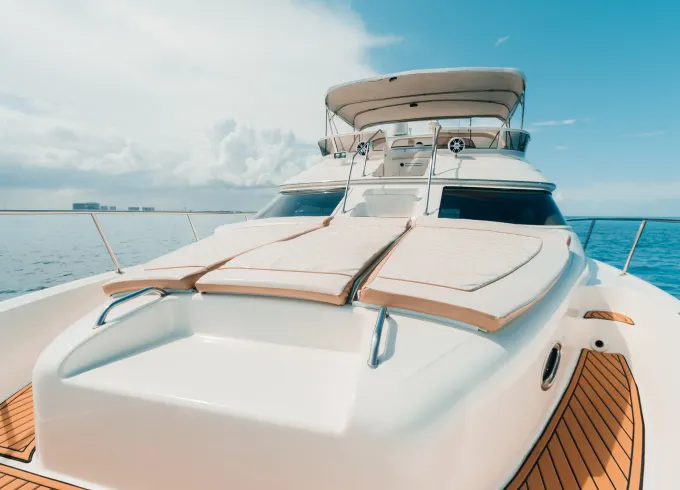 Let yourself enjoy of this Sea Ray 50 ft Magnificent Yacht