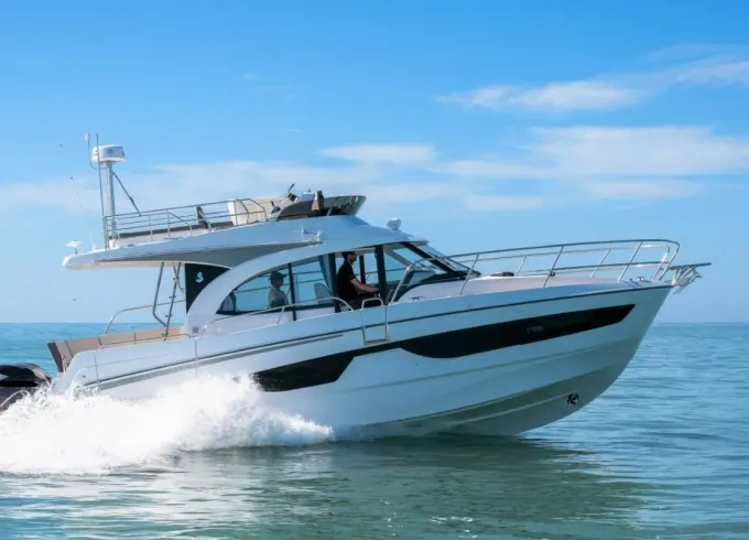 Lake Mead: Fly Bridge Yacht for Charter!
