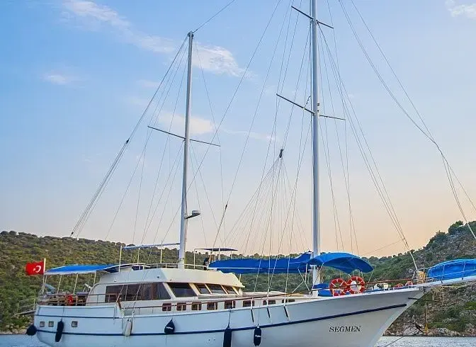 SEGMEN  This wonderful luxury gulet  is 25 meters long and for 16 people