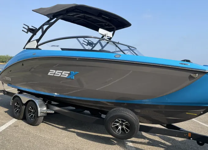 Yamaha 255XD Wakeboat on Lake Grapevine, TX