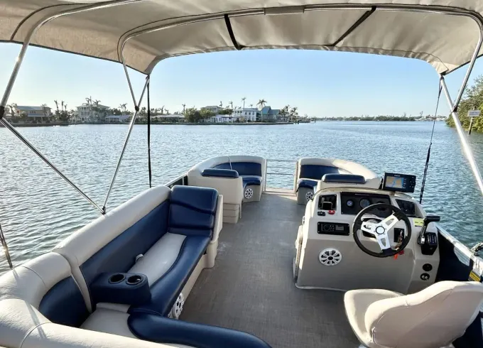 24' Tritoon Bennington 175 HP in Sarasota