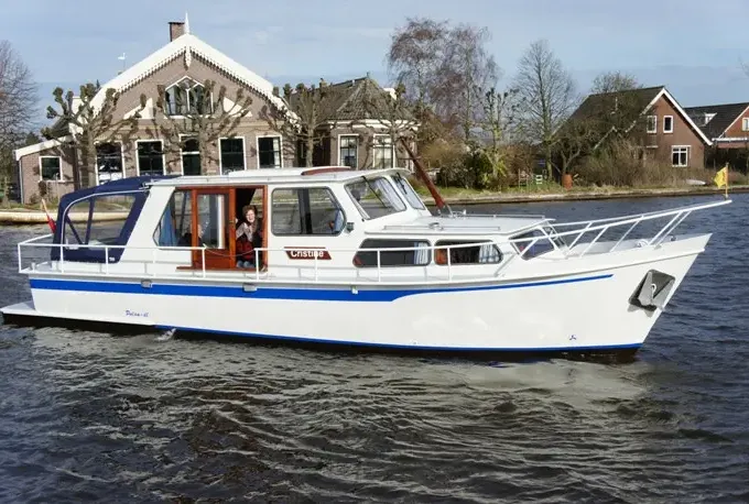Cruising the Green heart of the Netherlands with the Cristine