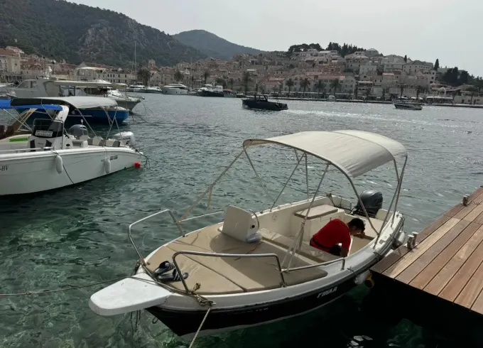 17ft Nautica Powerboat With 20 Hp Motor - Fuel included In Hvar Town