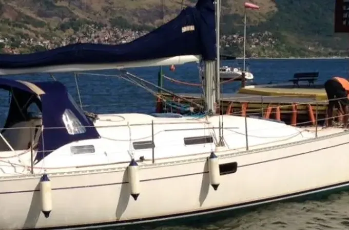Charter 36ft Delta Sailing Yacht in Niterói
